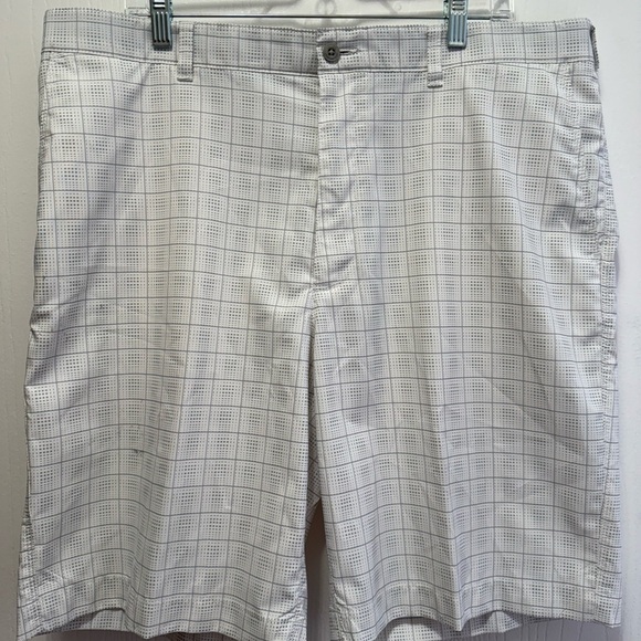 PGA Tour Gray & White Golf Shorts Size 38 - Picture 1 of 6